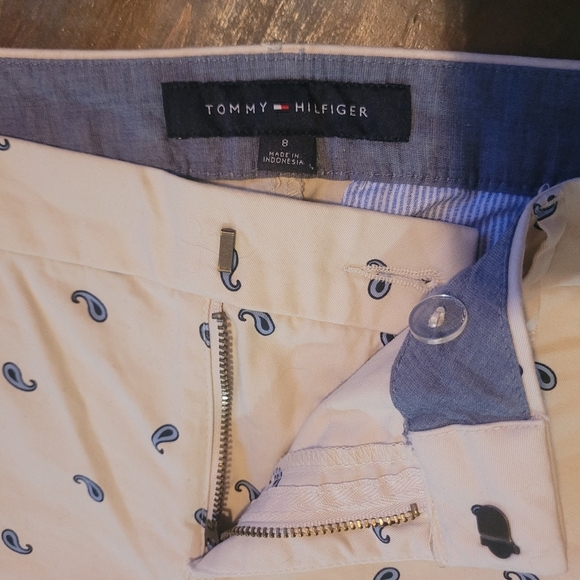 American Eagle Cream Colored Shorts With Blue Paisley Print 8 - Picture 3 of 5